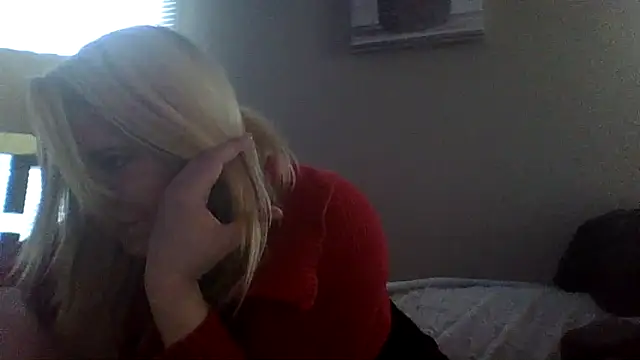 Snapshot of SilverSeductress chatting on May 4, 2026, 12:45 pm SilverSeductress online show from May 4, 2026, 12:45 pm