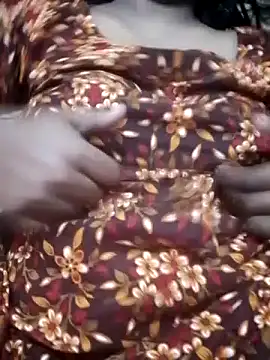 Snapshot of Liza0103 chatting on October 31, 2025, 12:50 pm Liza0103 online show from October 31, 2025, 12:50 pm