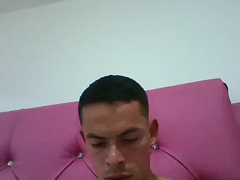 Snapshot of yesidhotxx chatting on October 28, 2025, 5:04 pm yesidhotxx online show from October 28, 2025, 5:04 pm