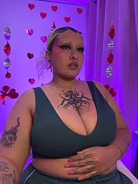 Snapshot of pinkbaddie777 chatting on February 8, 2026, 2:48 am pinkbaddie777 online show from February 8, 2026, 2:48 am