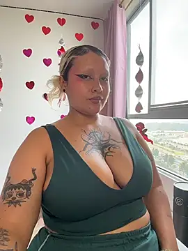 Snapshot of pinkbaddie777 chatting on February 8, 2026, 10:13 pm pinkbaddie777 online show from February 8, 2026, 10:13 pm