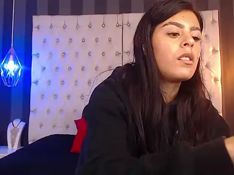 Camile Petite online show from November 29, 2025, 8:23 pm