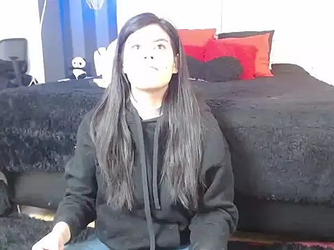 Camile Petite online show from December 4, 2025, 7:55 pm