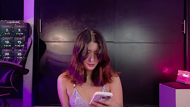 emilyy1  online show from December 4, 2025, 1:48 am