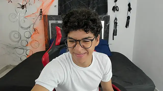 Snapshot of Maximiliano_Khalil chatting on October 28, 2025, 7:38 pm Maximiliano Khalil online show from October 28, 2025, 7:38 pm