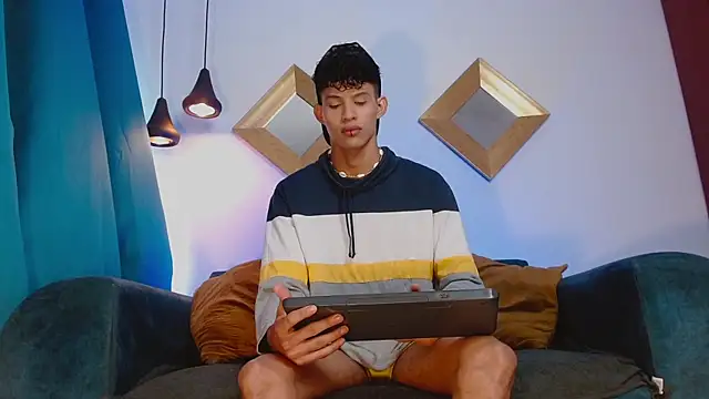 Snapshot of KamiSuarez chatting on November 1, 2025, 1:13 pm KamiSuarez online show from November 1, 2025, 1:13 pm