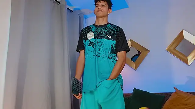 KamiSuarez online show from February 2, 2026, 6:39 pm