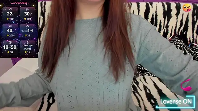 Snapshot of GlowMimi chatting on November 11, 2025, 8:42 pm GlowMimi online show from November 11, 2025, 8:42 pm