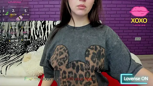 Snapshot of GlowMimi chatting on February 5, 2026, 10:03 pm GlowMimi online show from February 5, 2026, 10:03 pm