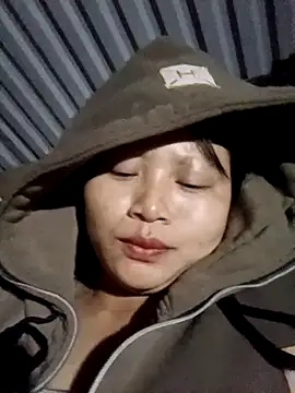 yoyo-mi online show from November 1, 2025, 9:28 pm