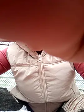 yoyo-mi online show from November 16, 2025, 5:02 am