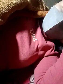 yoyo-mi online show from November 25, 2025, 3:28 am