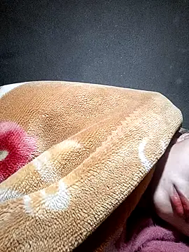 yoyo-mi online show from December 17, 2025, 1:28 pm