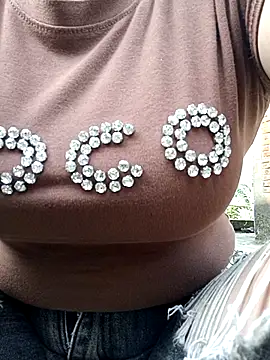 yoyo-mi online show from April 14, 2026, 9:37 am