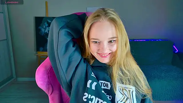 Shawty Mia online show from December 5, 2025, 2:14 pm