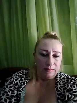 Esenia505 online show from November 6, 2025, 2:51 pm