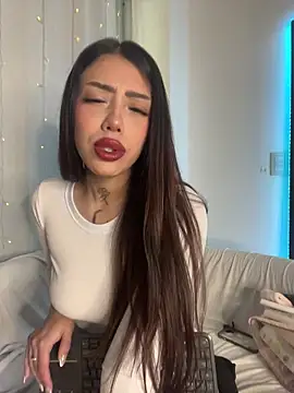 AshleyWinslow online show from April 1, 2026, 7:33 pm