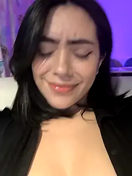 Snapshot of Sara-215 chatting on February 1, 2026, 6:34 am Sara-215 online show from February 1, 2026, 6:34 am