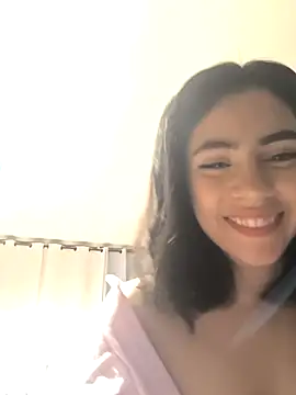 Snapshot of Sara-215 chatting on February 6, 2026, 4:28 am Sara-215 online show from February 6, 2026, 4:28 am