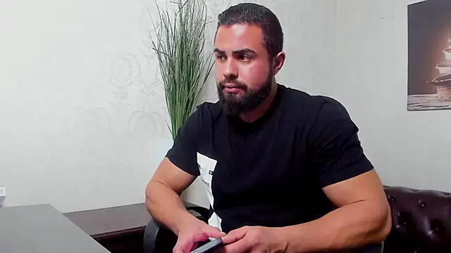 HayesWood online show from November 27, 2025, 5:42 am