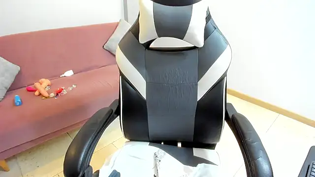 Snapshot of Julietta01 chatting on November 8, 2025, 3:07 am Julietta01 online show from November 8, 2025, 3:07 am