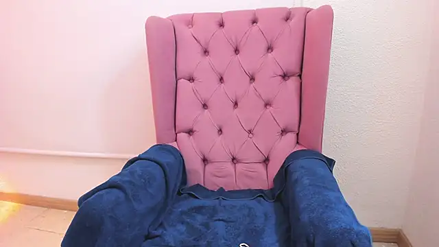 Snapshot of Julietta01 chatting on November 15, 2025, 4:32 am Julietta01 online show from November 15, 2025, 4:32 am