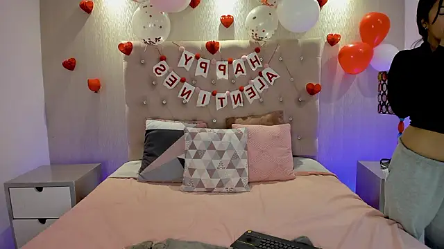 KamyGlam online show from February 15, 2026, 8:05 pm