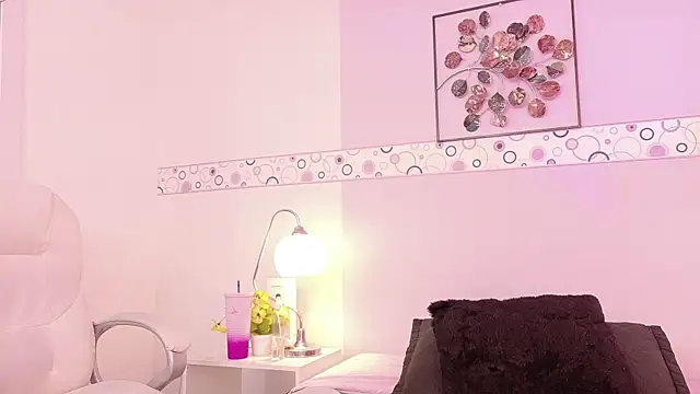 Alanagh  online show from January 7, 2026, 4:04 am