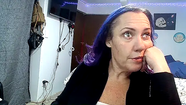 kristallic online show from December 17, 2025, 9:26 am