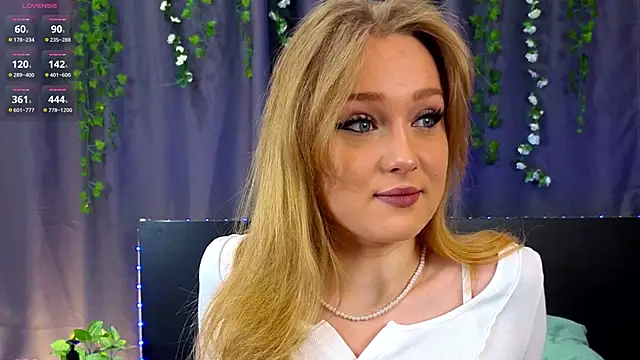 VanessaLightDiamond online show from November 25, 2025, 4:34 am