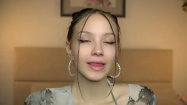 VetaManhardt online show from November 18, 2025, 8:24 pm