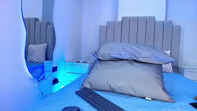 emma trix online show from December 4, 2025, 11:52 am