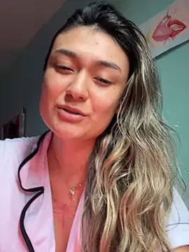 Snapshot of Im-Lola chatting on February 1, 2026, 7:45 pm Im-Lola online show from February 1, 2026, 7:45 pm