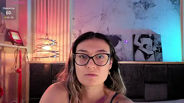 Im-Lola online show from April 19, 2026, 2:49 pm