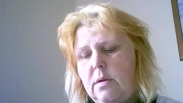 Sylviastar46 online show from November 17, 2025, 9:48 am