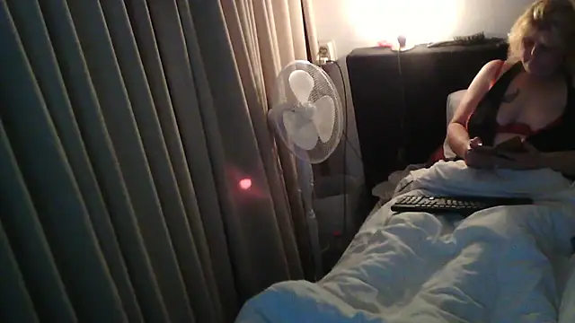 Sylviastar46 online show from December 19, 2025, 6:15 pm