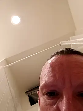 Karebearz1 online show from April 25, 2026, 5:10 am