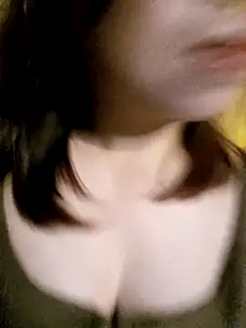 julybe online show from April 26, 2026, 3:26 am