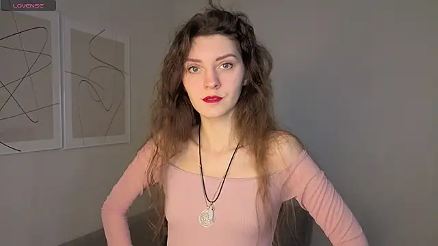 Snapshot of LauraYoungg chatting on February 20, 2026, 9:26 pm LauraYoungg online show from February 20, 2026, 9:26 pm