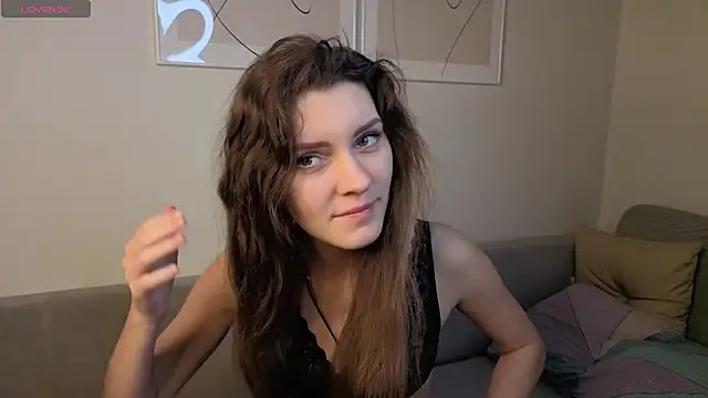 Snapshot of LauraYoungg chatting on February 22, 2026, 9:02 pm LauraYoungg online show from February 22, 2026, 9:02 pm