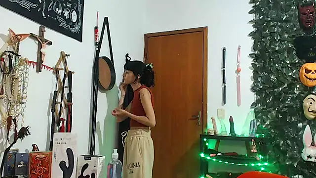 CarrieBurton online show from November 9, 2025, 2:48 pm