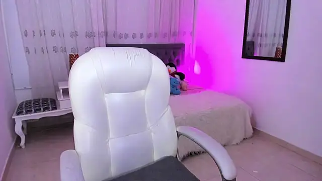 Luna Jonnes1 online show from December 19, 2025, 11:28 am