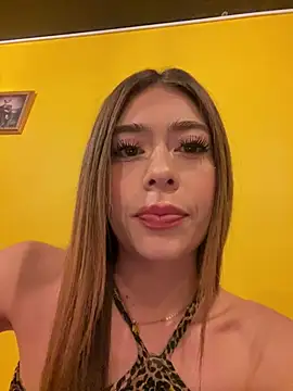 EmmilyClark online show from April 5, 2026, 10:01 am