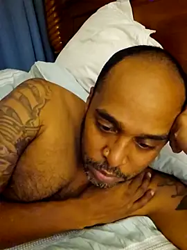 TraddyZaddy online show from October 31, 2025, 3:51 am