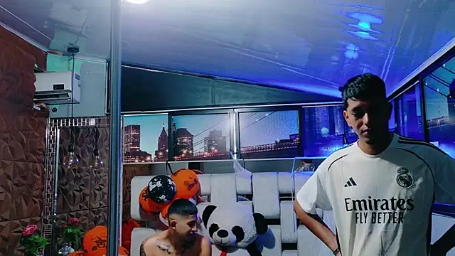 Snapshot of darwinandbrayann chatting on October 31, 2025, 12:39 pm darwinandbrayann online show from October 31, 2025, 12:39 pm