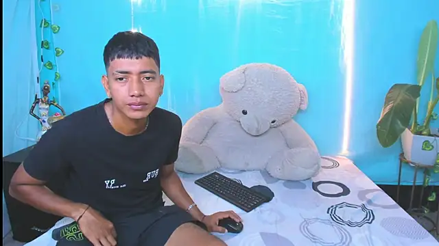 darwinandbrayann online show from July 18, 2026, 2:43 pm
