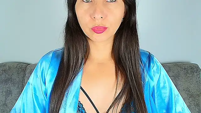 alana pink95 online show from November 18, 2025, 10:41 am