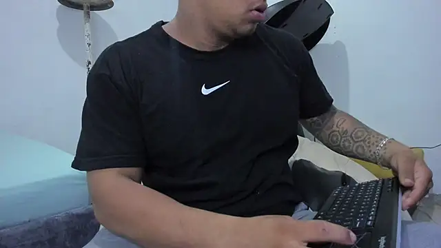 LucassFoster online show from November 13, 2025, 8:41 pm