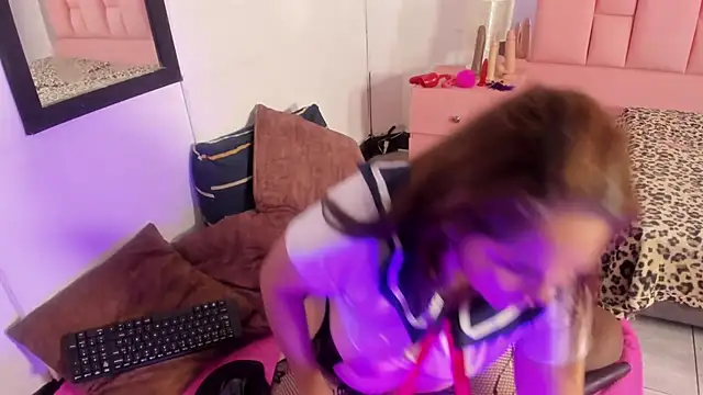 Snapshot of Evaa_white chatting on February 21, 2026, 12:39 pm Evaa white online show from February 21, 2026, 12:39 pm