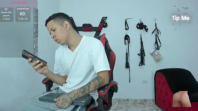 Steven19 LatinBoy online show from November 15, 2025, 11:29 am